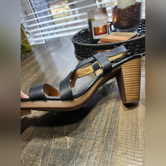 Womens Clarks Comfort Stacked / Leather Look Black Strappy Heeled Sandals 10(11) - Picture 8 of 8